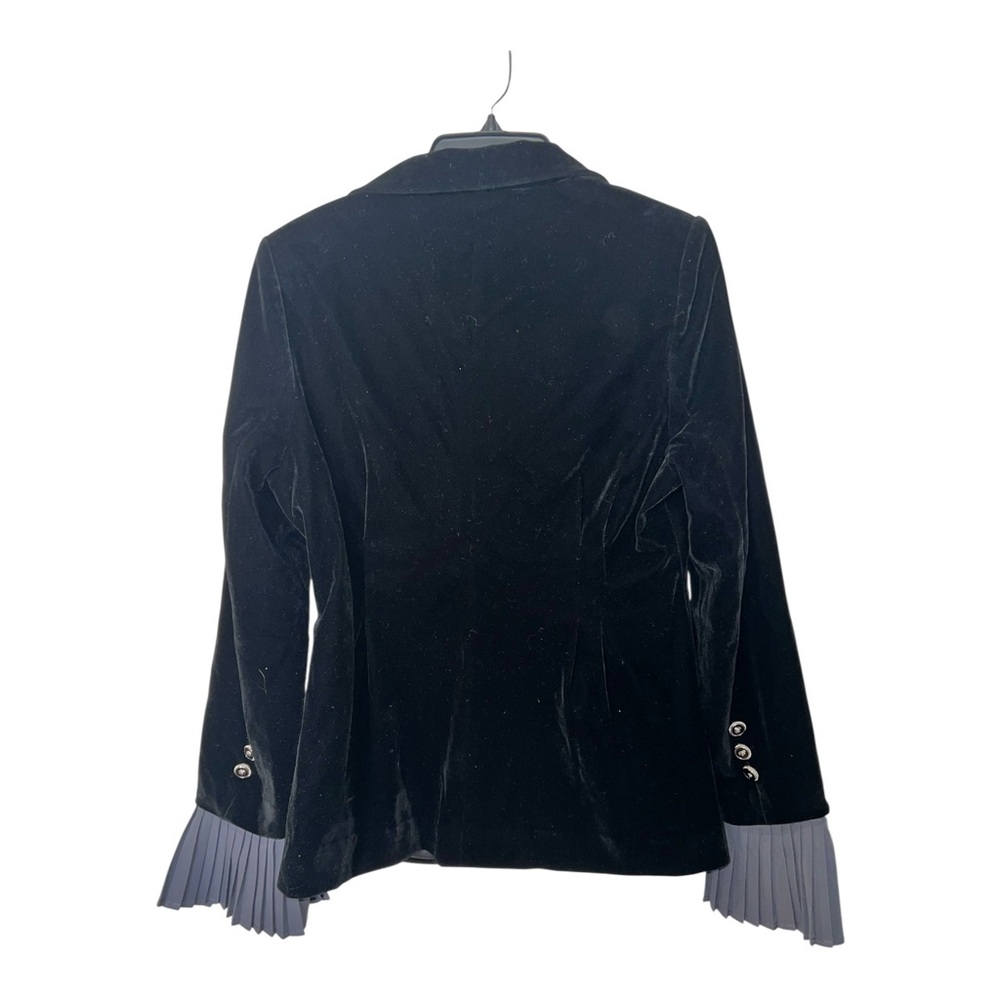CoMMENSE Pleated Ruffle-Cuff Velvet Skirt Set
COLOR - Black Size Small NWT - Picture 5 of 16